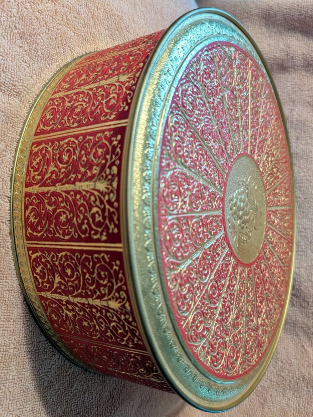 Vintage Guildcraft NY Red and Gold Fruitcake Tin
